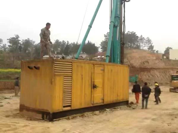 会泽如何判断水冷式机油散热器密封件是否需要更换？